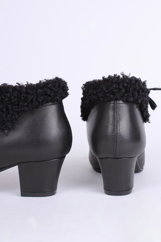Soft 1940s /1950s booties with wool shearling - black - Karin