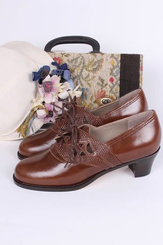 Early 1940s everyday lace-up shoes - Nougat Brown - Emily
