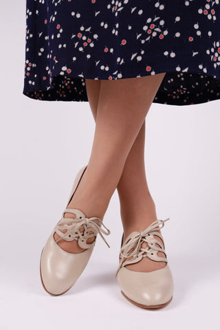 1930s everyday lace - up pumps - Off - White - Eva - memery