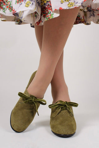 1940s pumps in suede with velvet laces - Green - Esther - memery