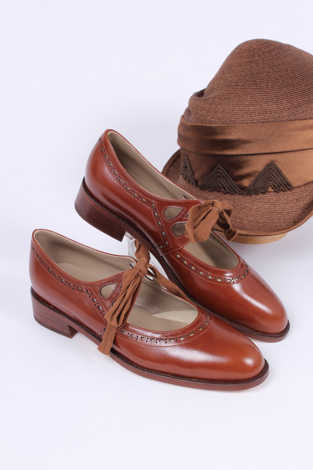 Lindy Shopper  Shoes, Vintage shoes, Tap shoes