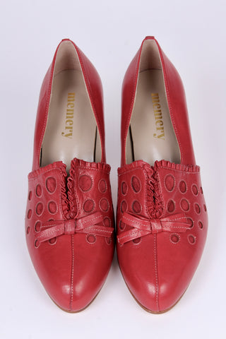 1930s everyday pump with details in suede - red - Stella