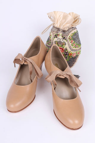 Classic, everyday late 1920's pumps - Cream - Charlotte - memery