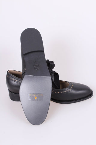 Early 1930s flats with cutouts - Black - Anna - memery