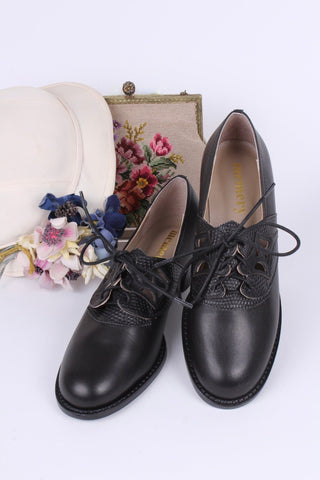 Early 1940s everyday lace - up shoes - Black - Emily - memery
