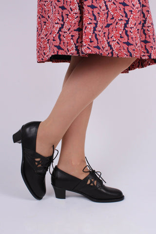 Early 1940s everyday lace - up shoes - Black - Emily - memery