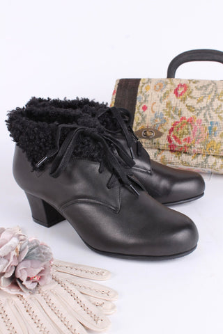 Soft 1940s /1950s booties with wool shearling - black - Karin - memery