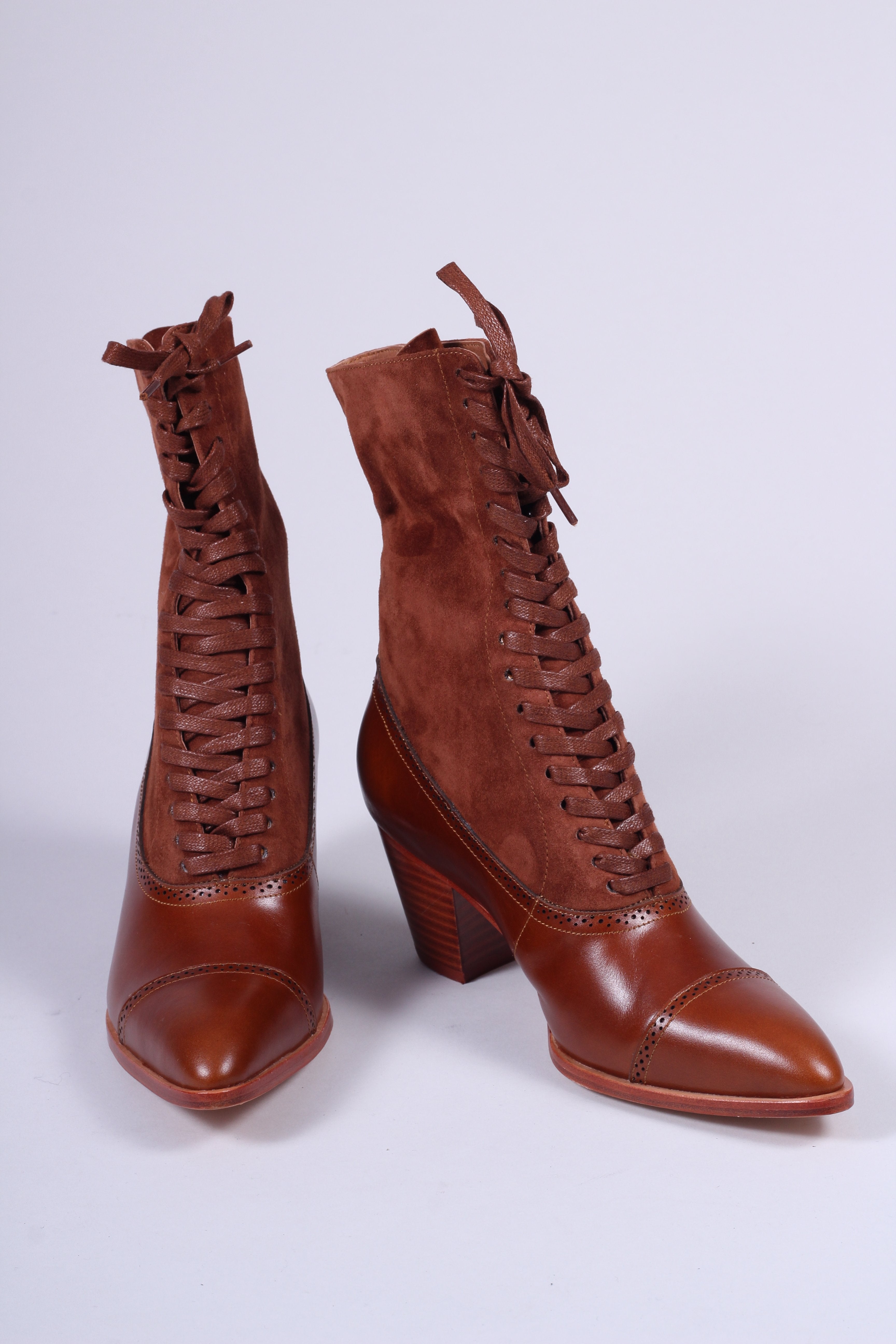Edwardian style boots, 1900-1910 - brown - Victoria
