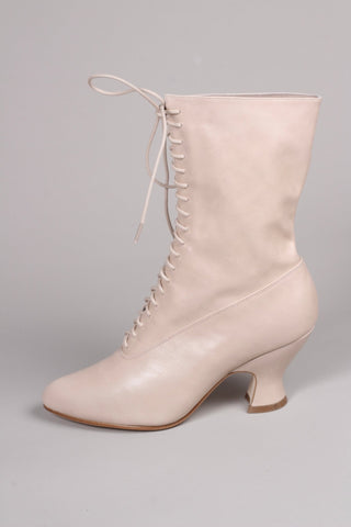 Feminine soft Edwardian style boot with pompadour heel, 1900 - 1915 - Cream - Rose - memery