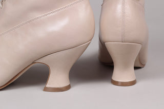 Feminine soft Edwardian style boot with pompadour heel, 1900 - 1915 - Cream - Rose - memery